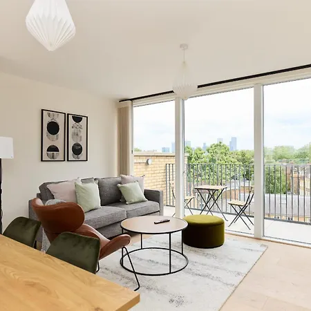 The East London Mile Quarters - Gorgeous 3Bdr Flat With Balcony Apartment